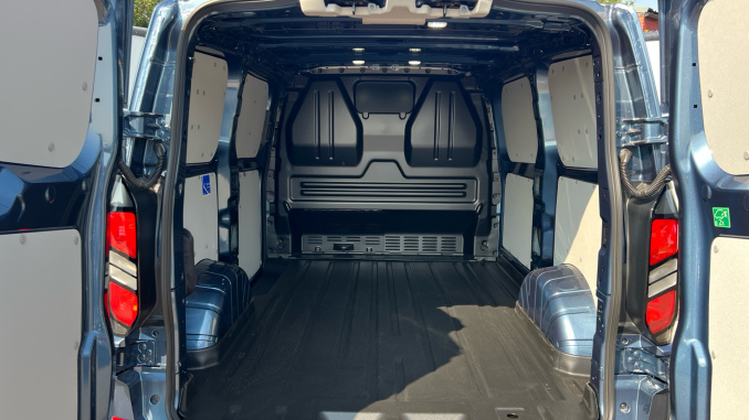 Ford Transit Custom 280 L1 Diesel Fwd 2.0 EcoBlue 136ps H1 Van Limited - Image 4